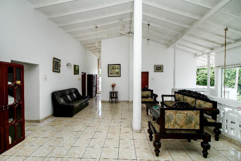 Oyo 347 Hotel Empryean Katunayaka Exteriér fotografie