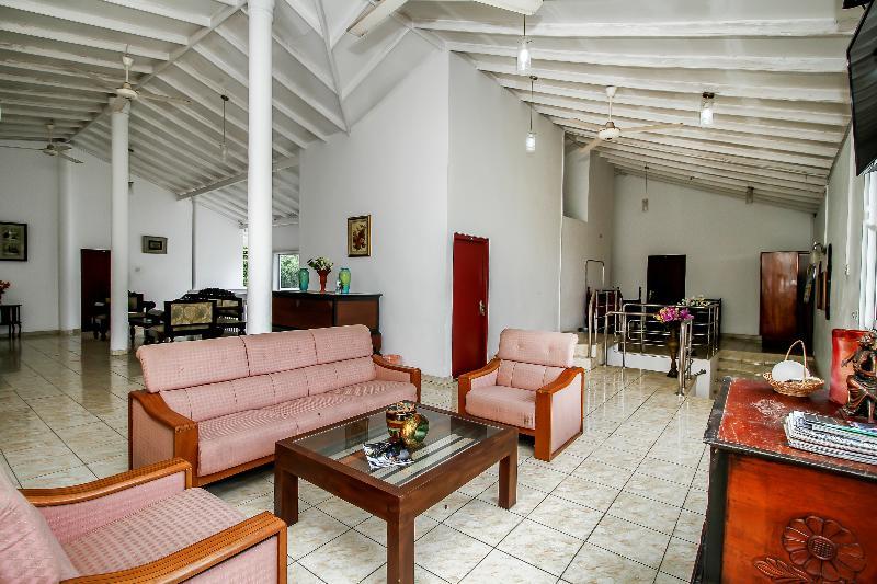 Oyo 347 Hotel Empryean Katunayaka Exteriér fotografie