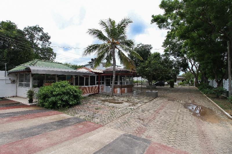Oyo 347 Hotel Empryean Katunayaka Exteriér fotografie