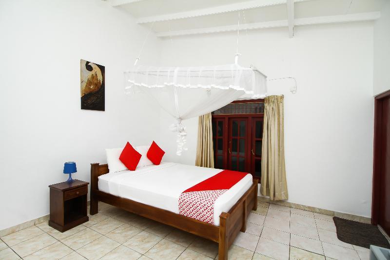 Oyo 347 Hotel Empryean Katunayaka Exteriér fotografie