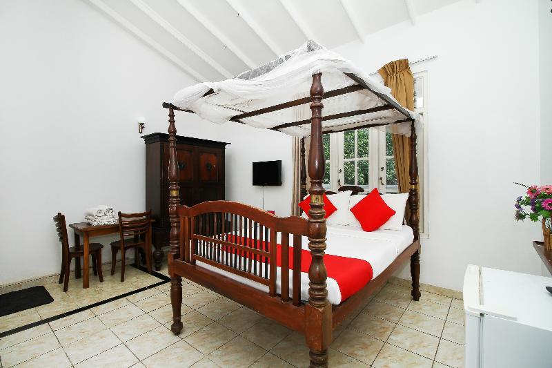 Oyo 347 Hotel Empryean Katunayaka Exteriér fotografie