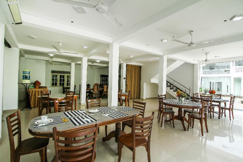Oyo 347 Hotel Empryean Katunayaka Exteriér fotografie